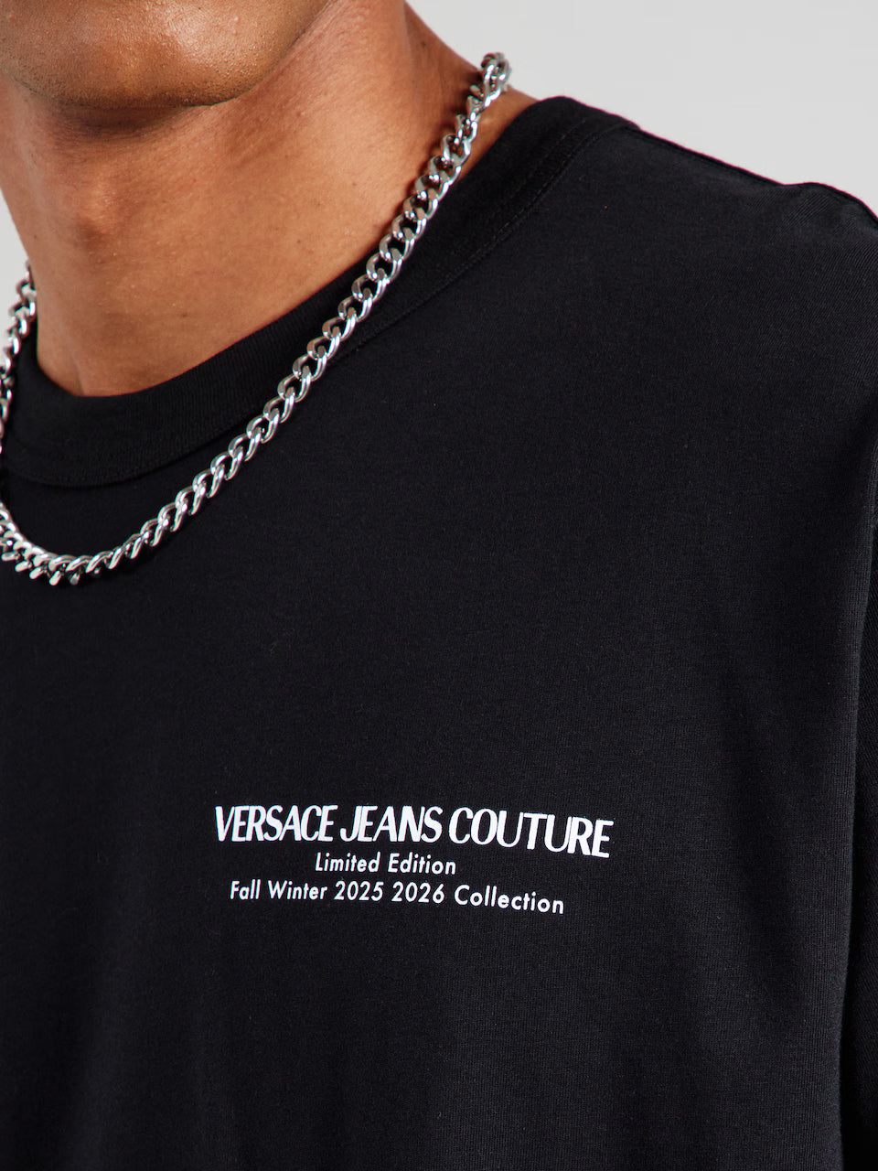 T-shirt Preta Versace Jeans Couture FW-25