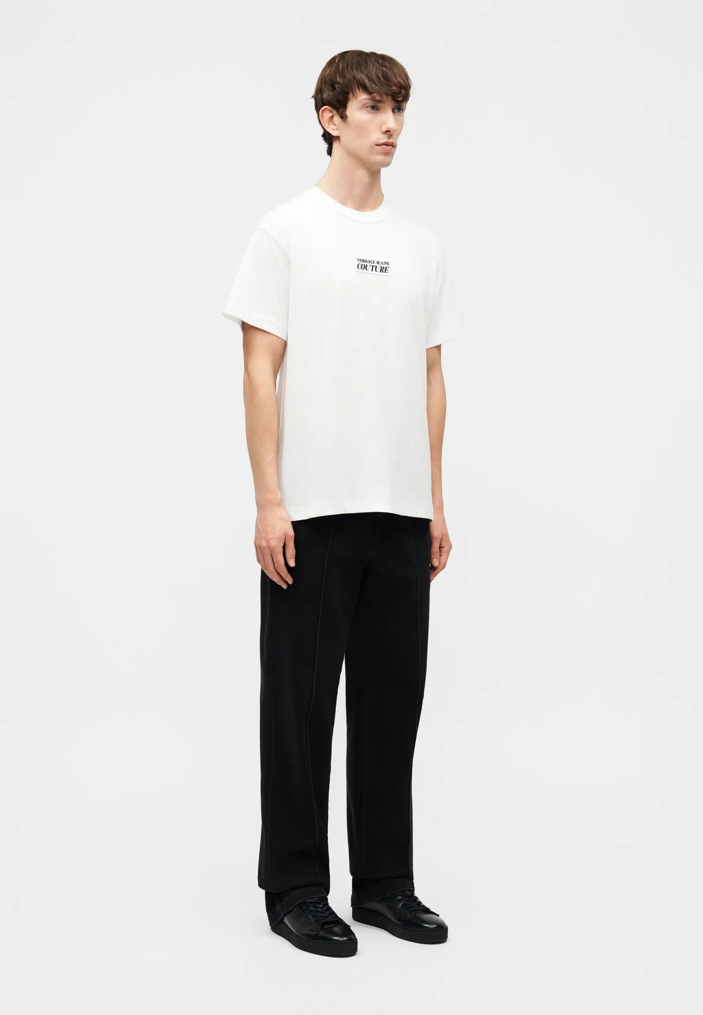 T-shirt Branca com Logo de Alto Relevo