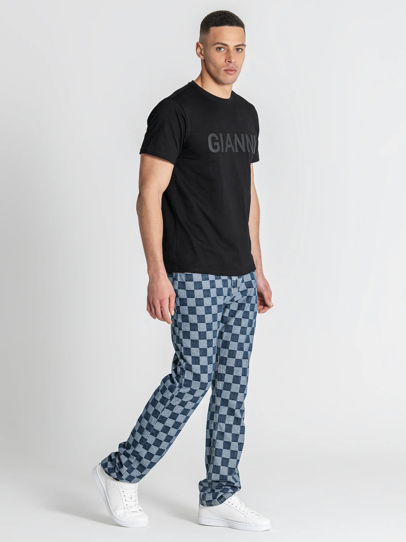T-shirt Preta com Relevo Gianni Kavanagh