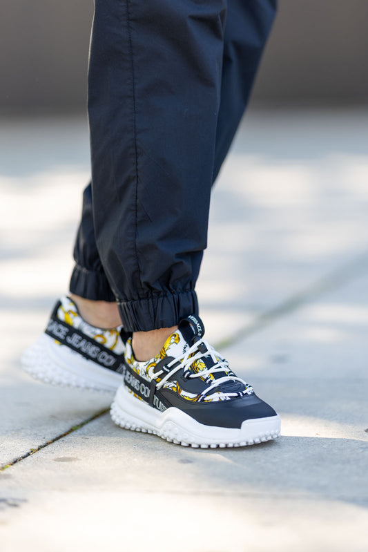 Sapatilha Branca Preta e Dourada Versace Jeans Couture SS25