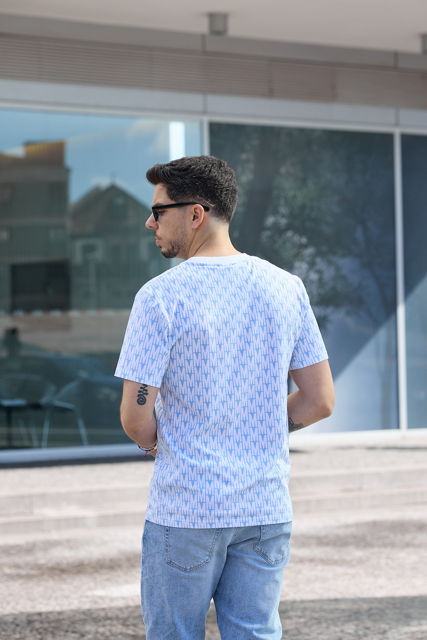 T-shirt Azul e Branca Moschino SS25