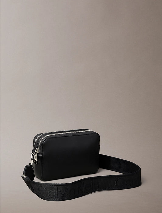 Bolsa Tira Colo Preta Calvin Klein FW25