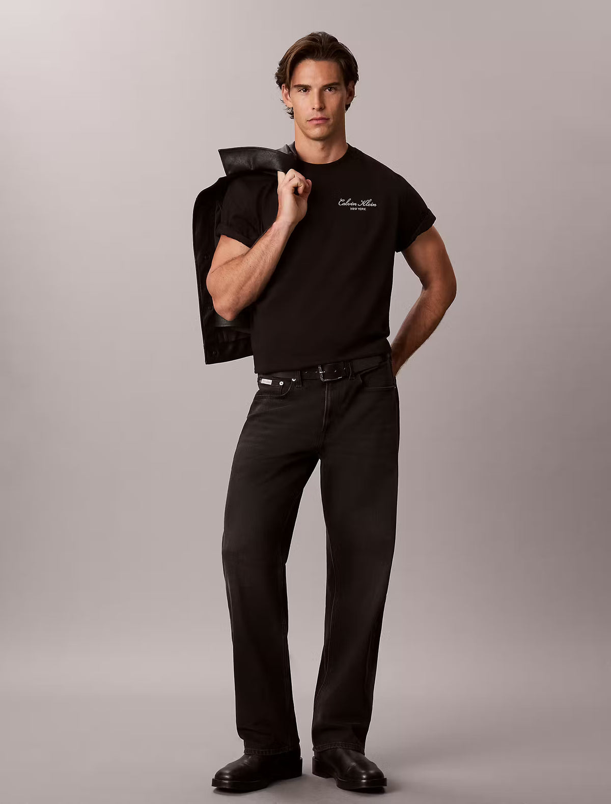 T-shirt com Logo Bordado Calvin Klein Relaxed Fit Preta Calvin Klein