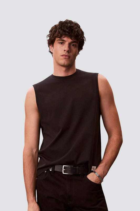 T-Shirt Preta Caveada Calvin Klein SS26