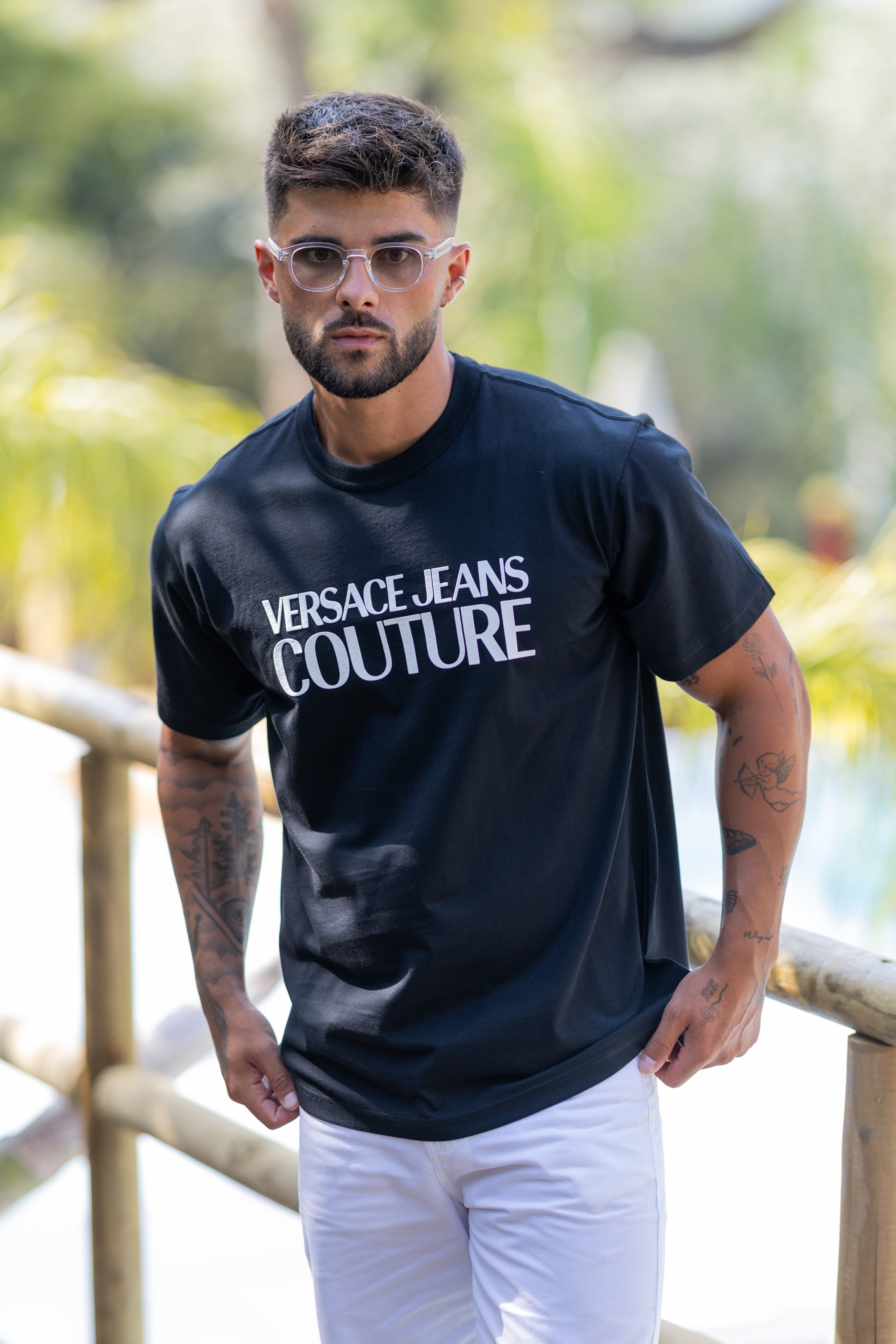 T-shirt Preta Versace Jeans Couture FW25 – Ovelha Negra Premium