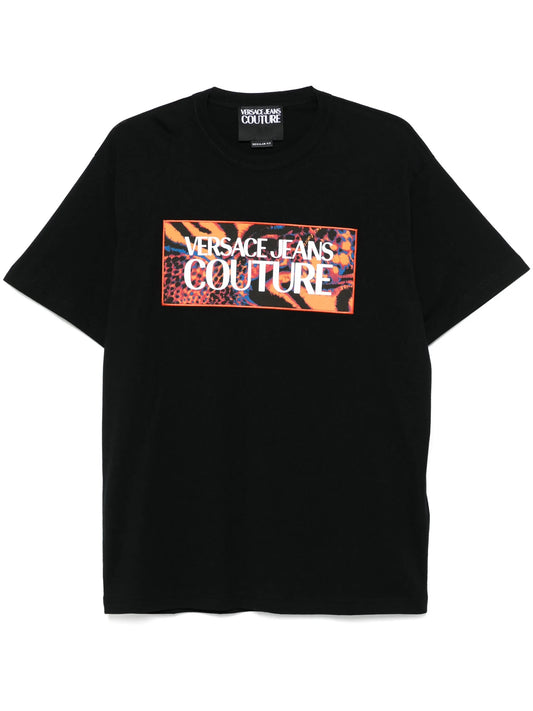 T-shirt Preta Versace Jeans Couture 78GAHE04 SS25