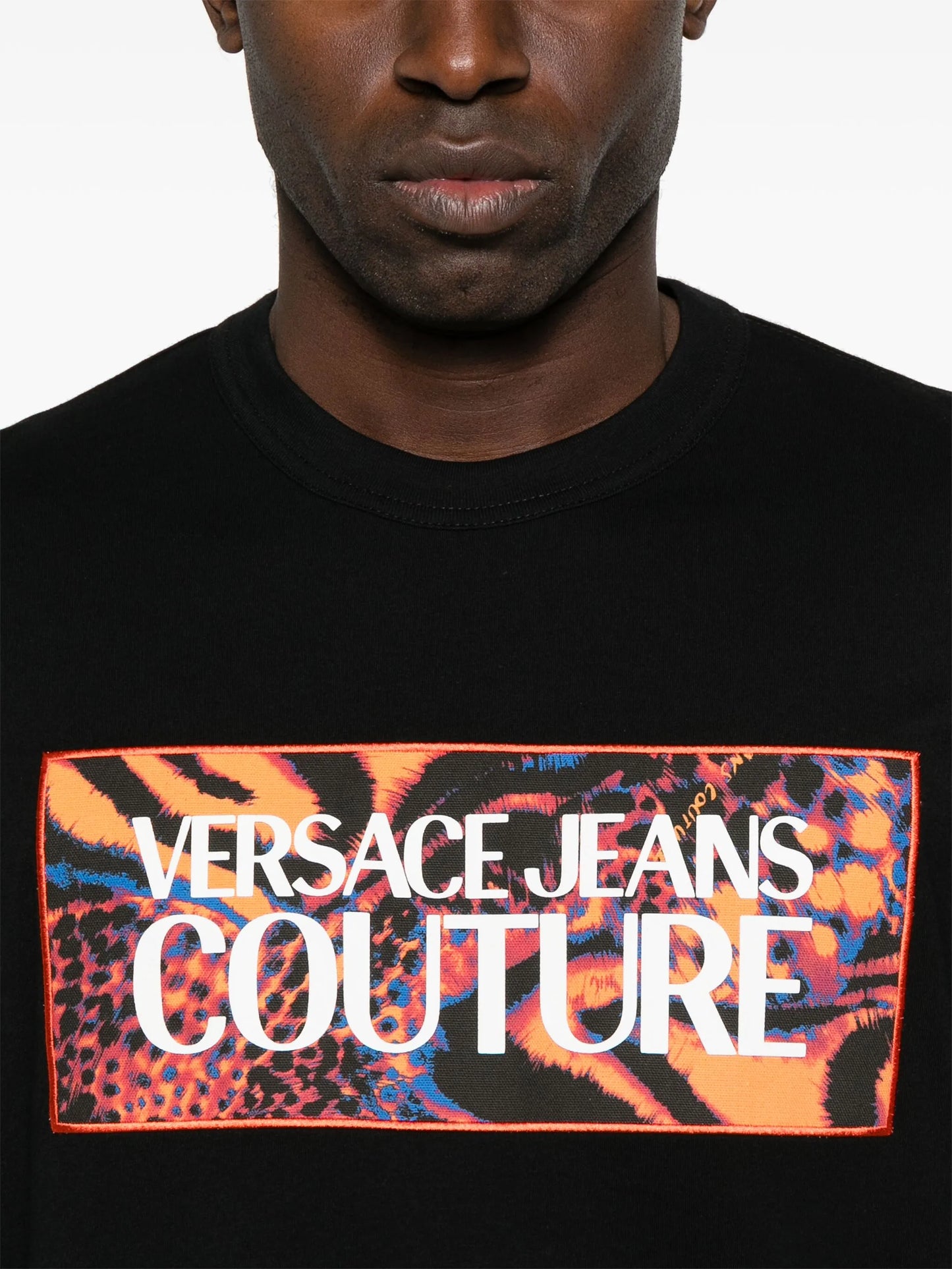 T-shirt Preta Versace Jeans Couture 78GAHE04 SS25