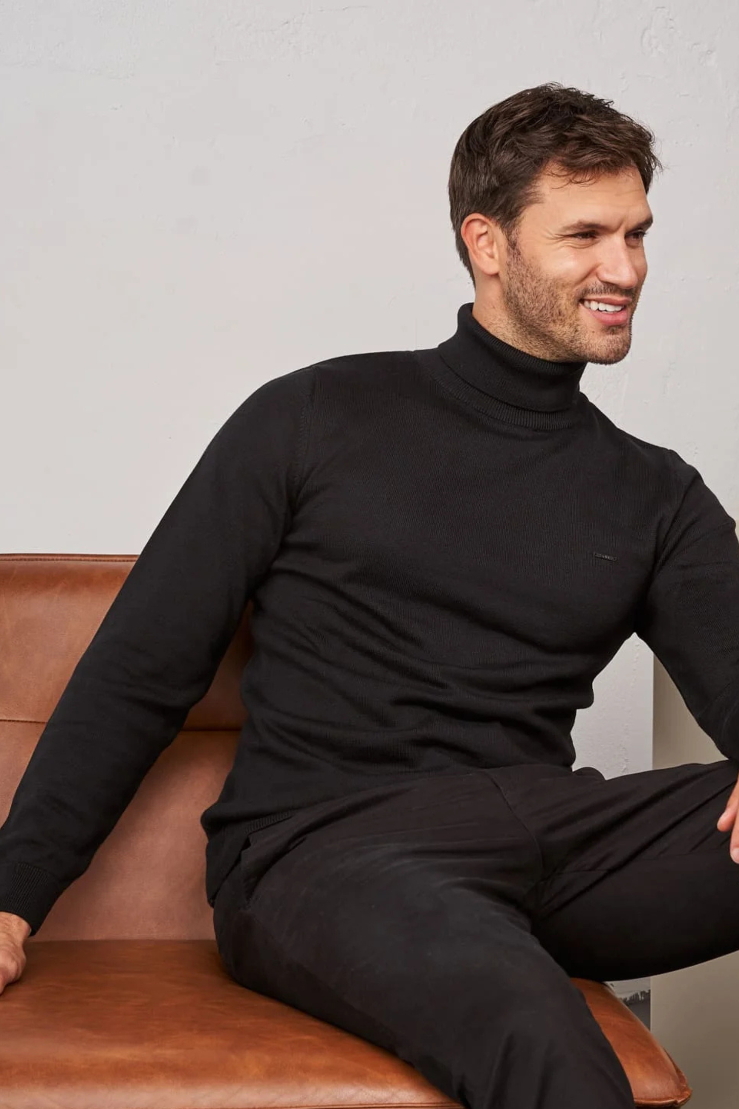 Camisola de Gola Alta Preta Zolf FW-25