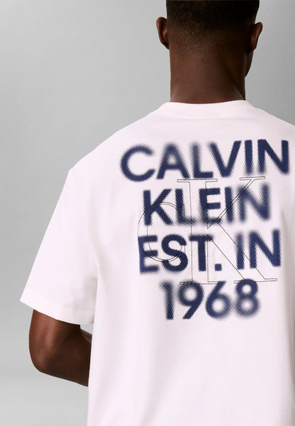 T-Shirt Esatampada com Logo Calvin Klein Branca Calvin Klein