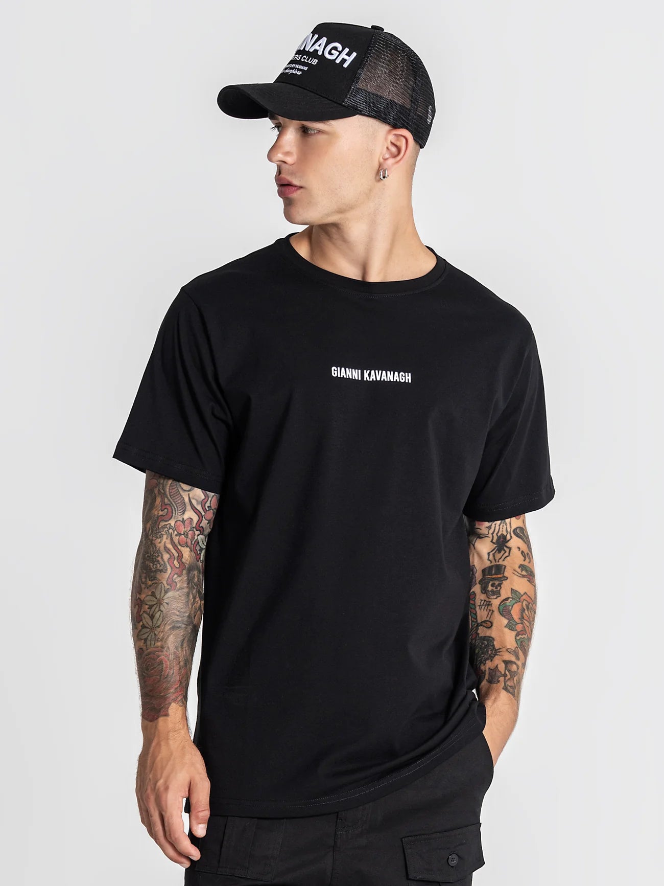 T-shirt Preta Gianni Kavanagh SS26