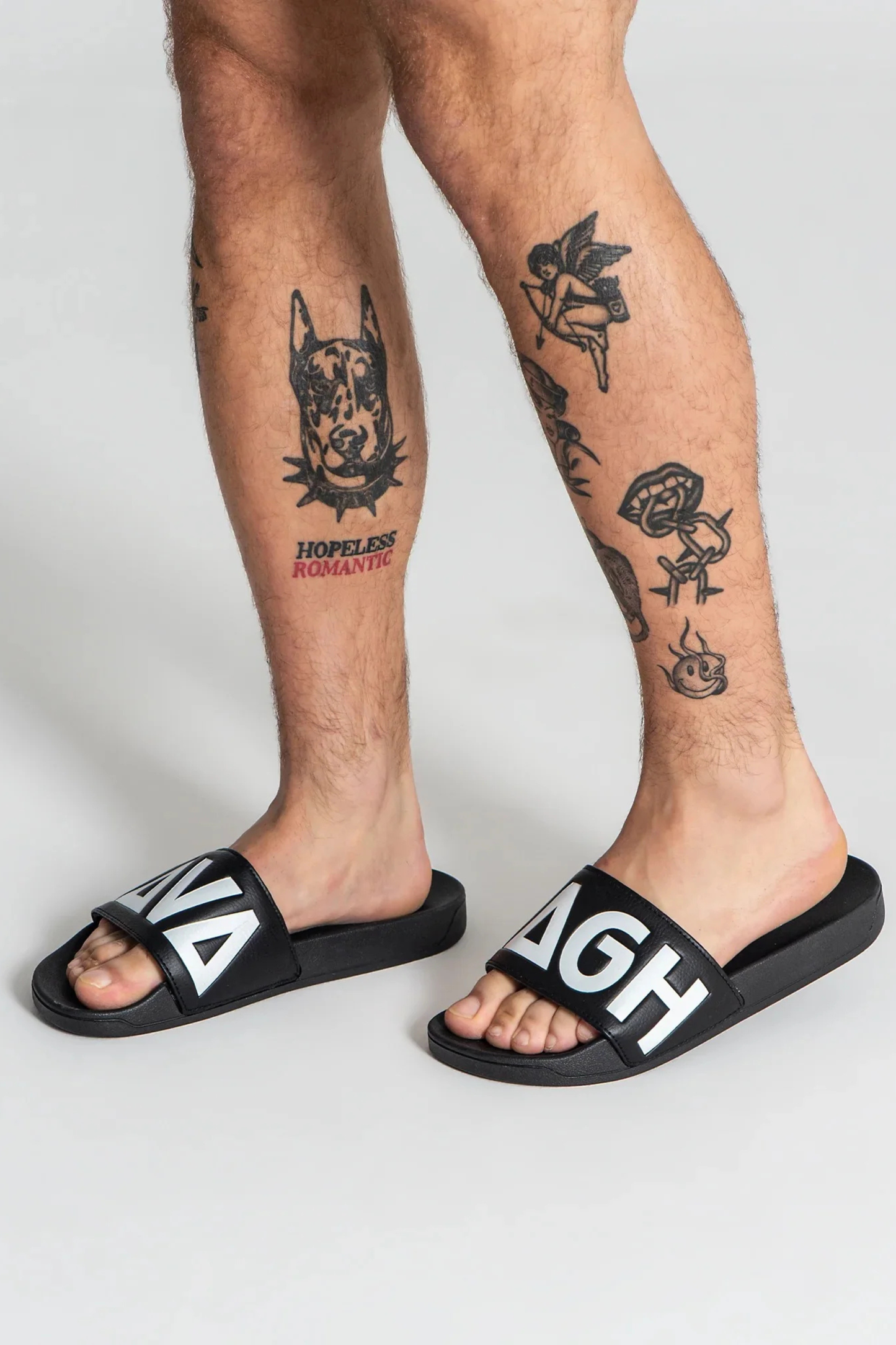 Chinelos Pretos e Brancos Gianni Kavanagh SS25