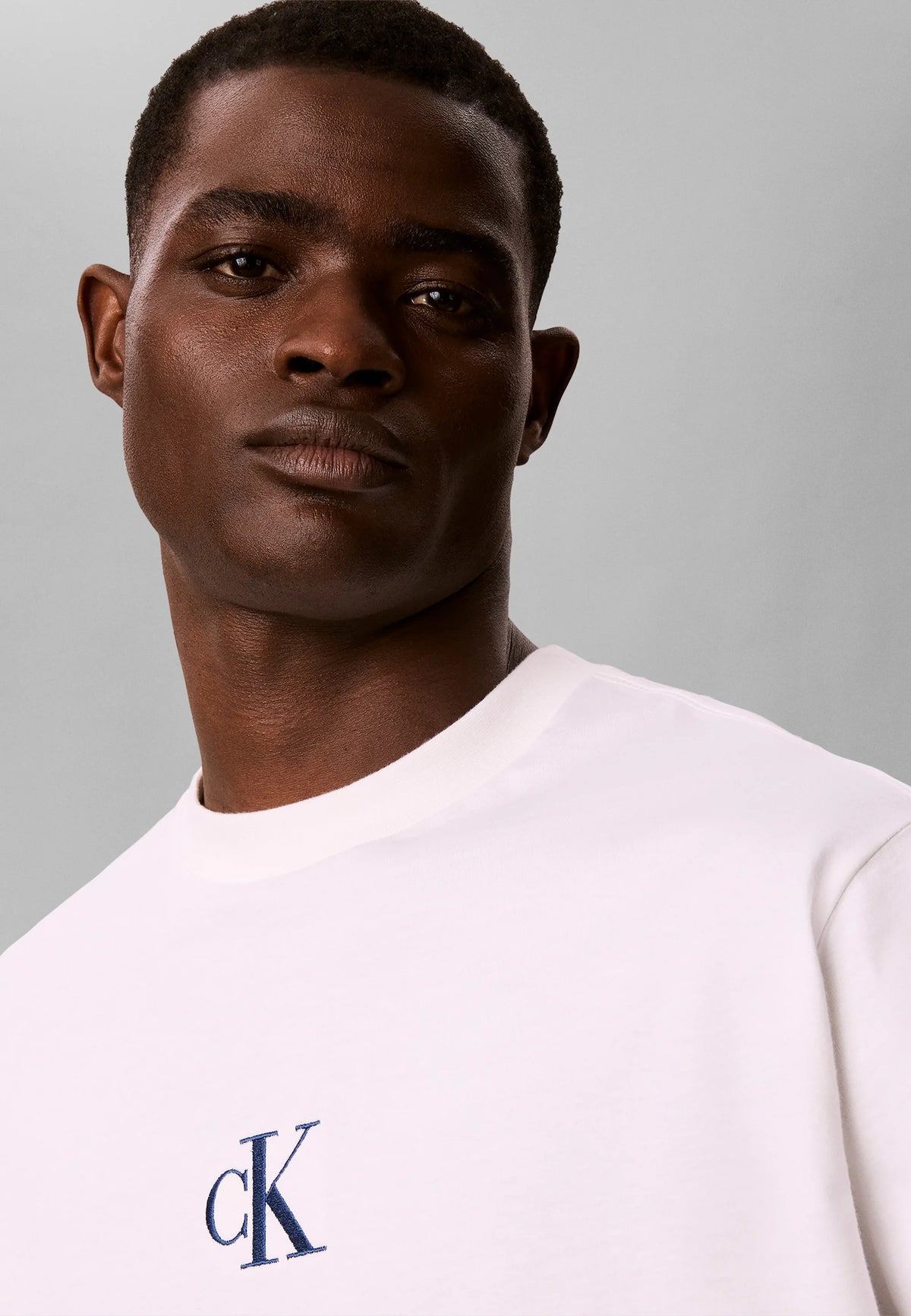 T-Shirt Esatampada com Logo Calvin Klein Branca Calvin Klein