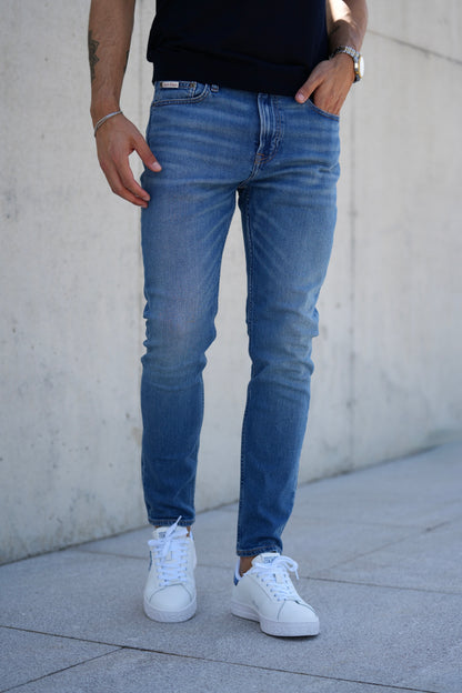 Calça de Ganga Intermédia Slim Taper Calvin Klein