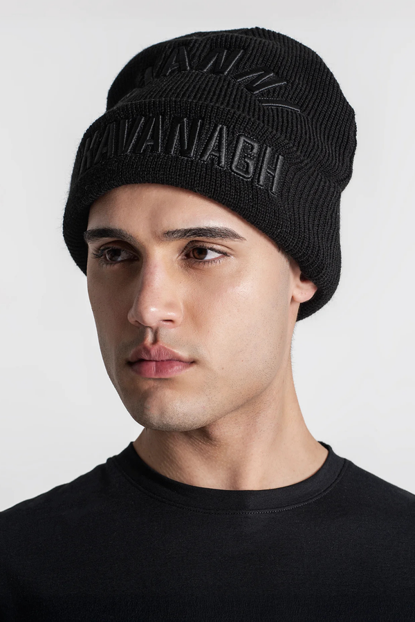 Gorro Preto de Malha Tricotada