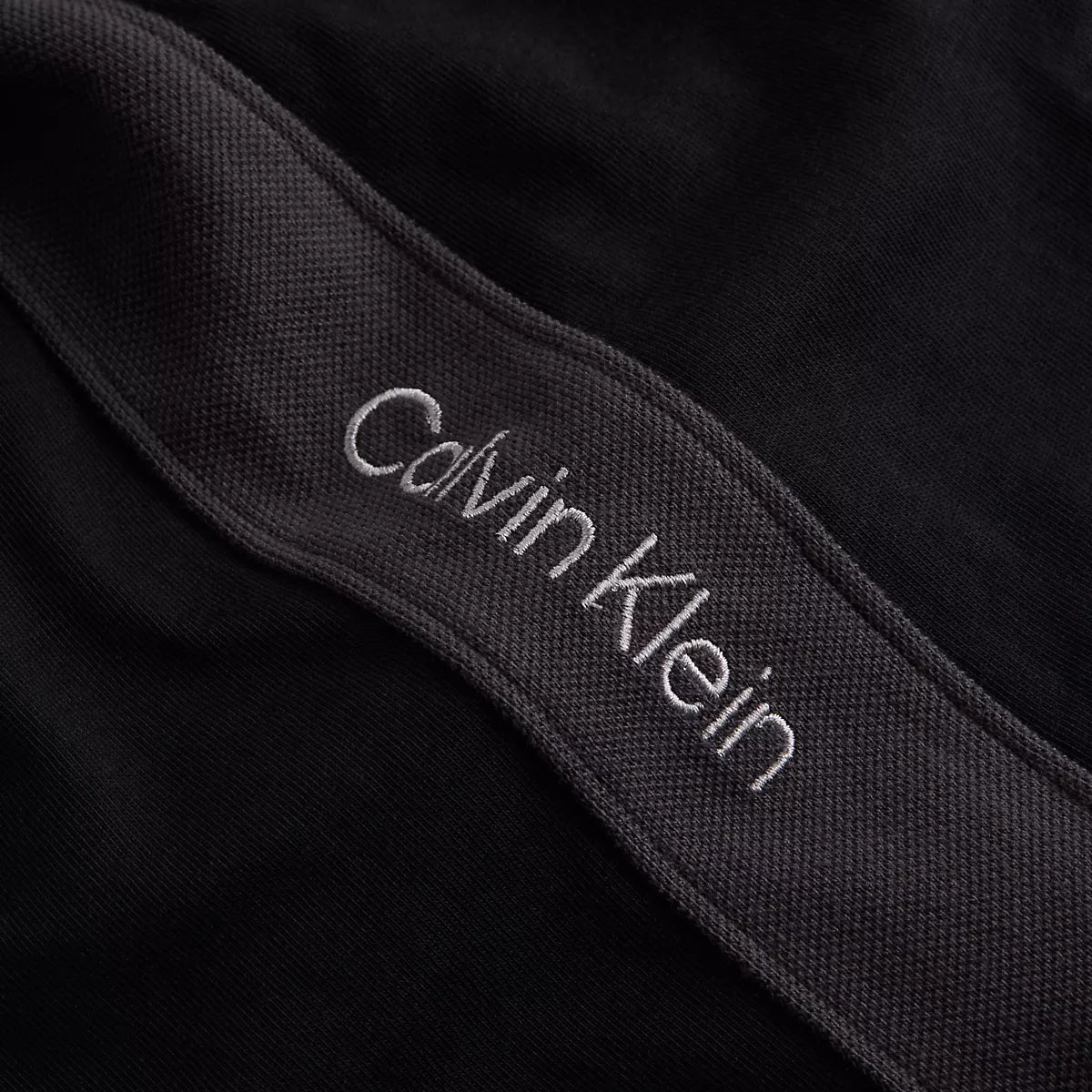 T-shirt Preta Calvin Klein  SS25