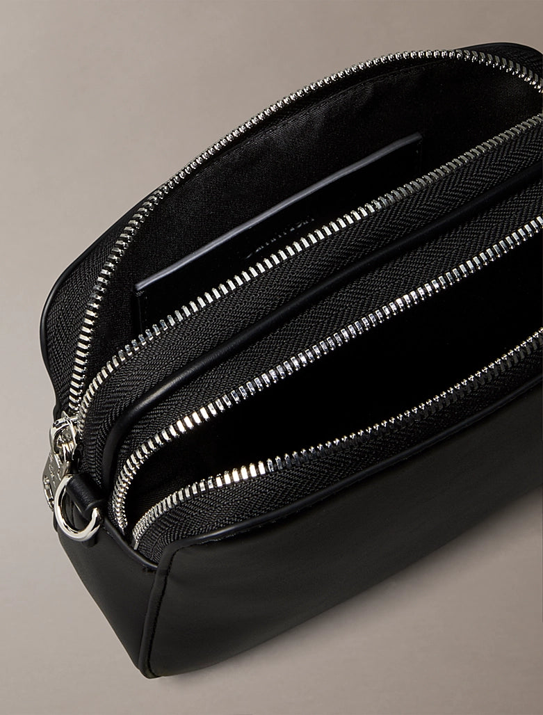 Bolsa Tira Colo Preta Calvin Klein FW25