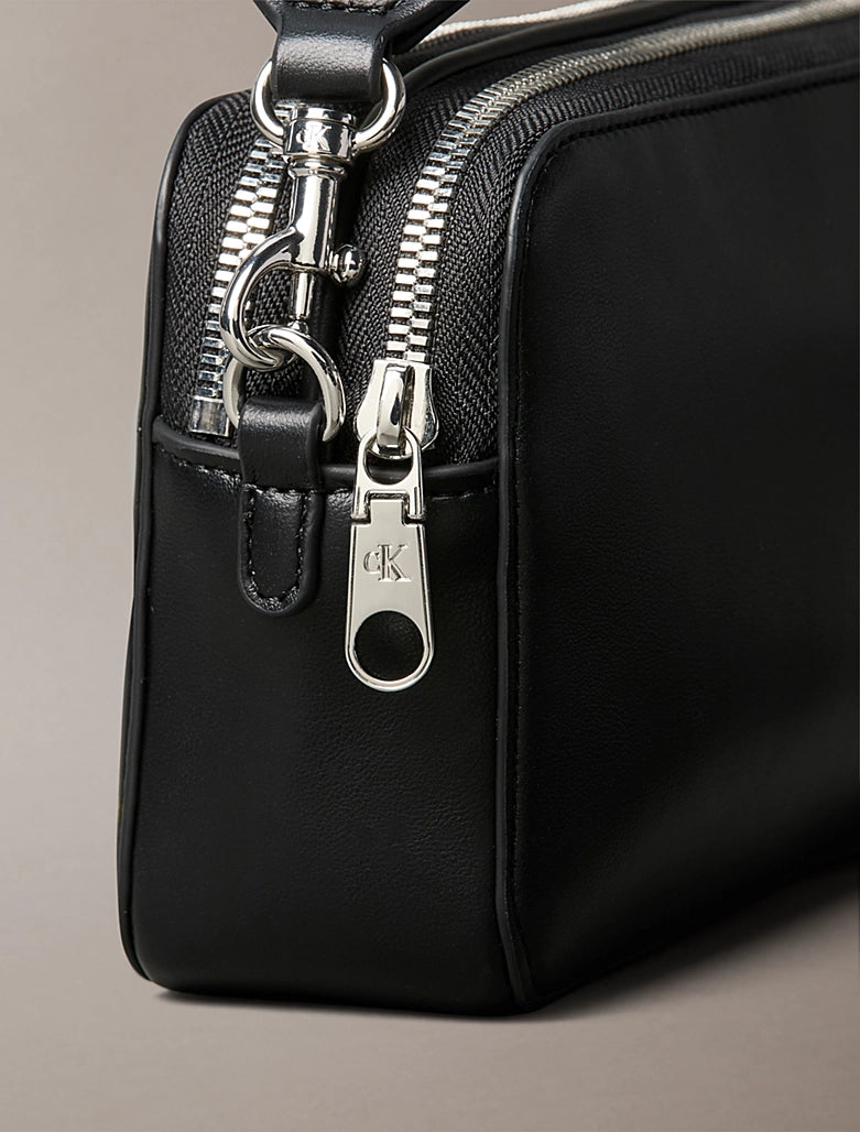 Bolsa Tira Colo Preta Calvin Klein FW25