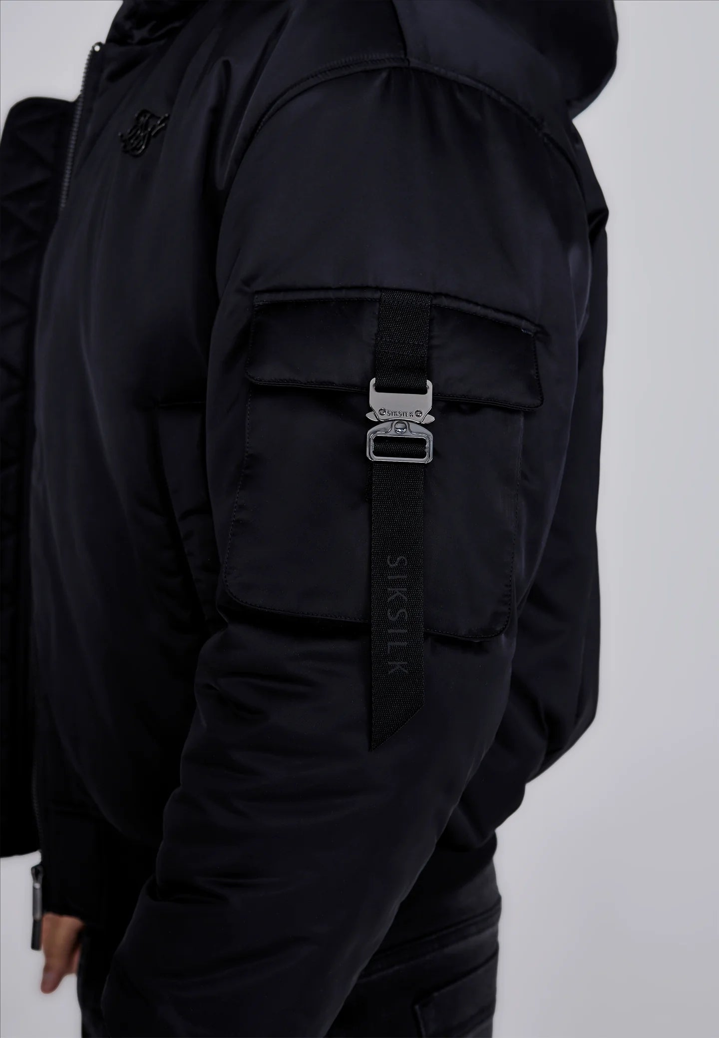 Casaco Bomber Preto com Capuz SikSilk FW25