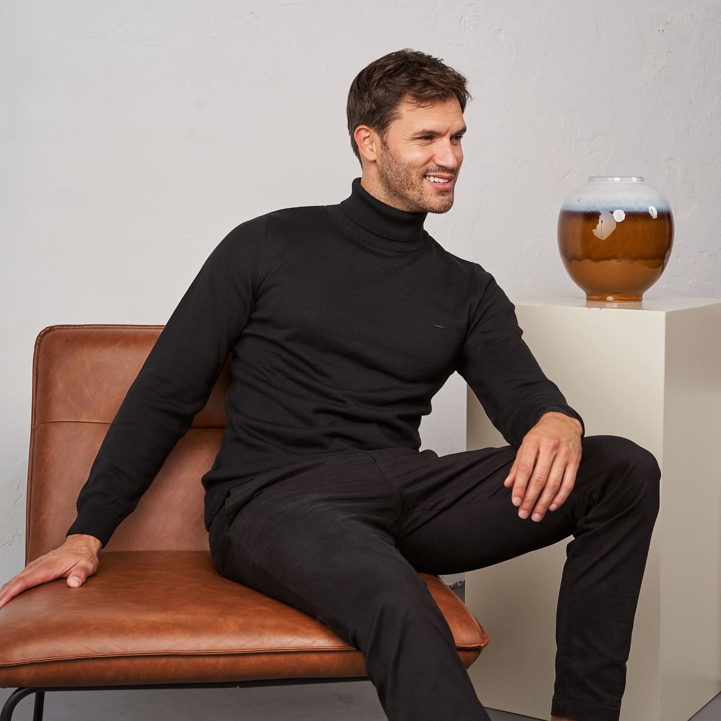 Camisola de Gola Alta Preta Zolf FW25