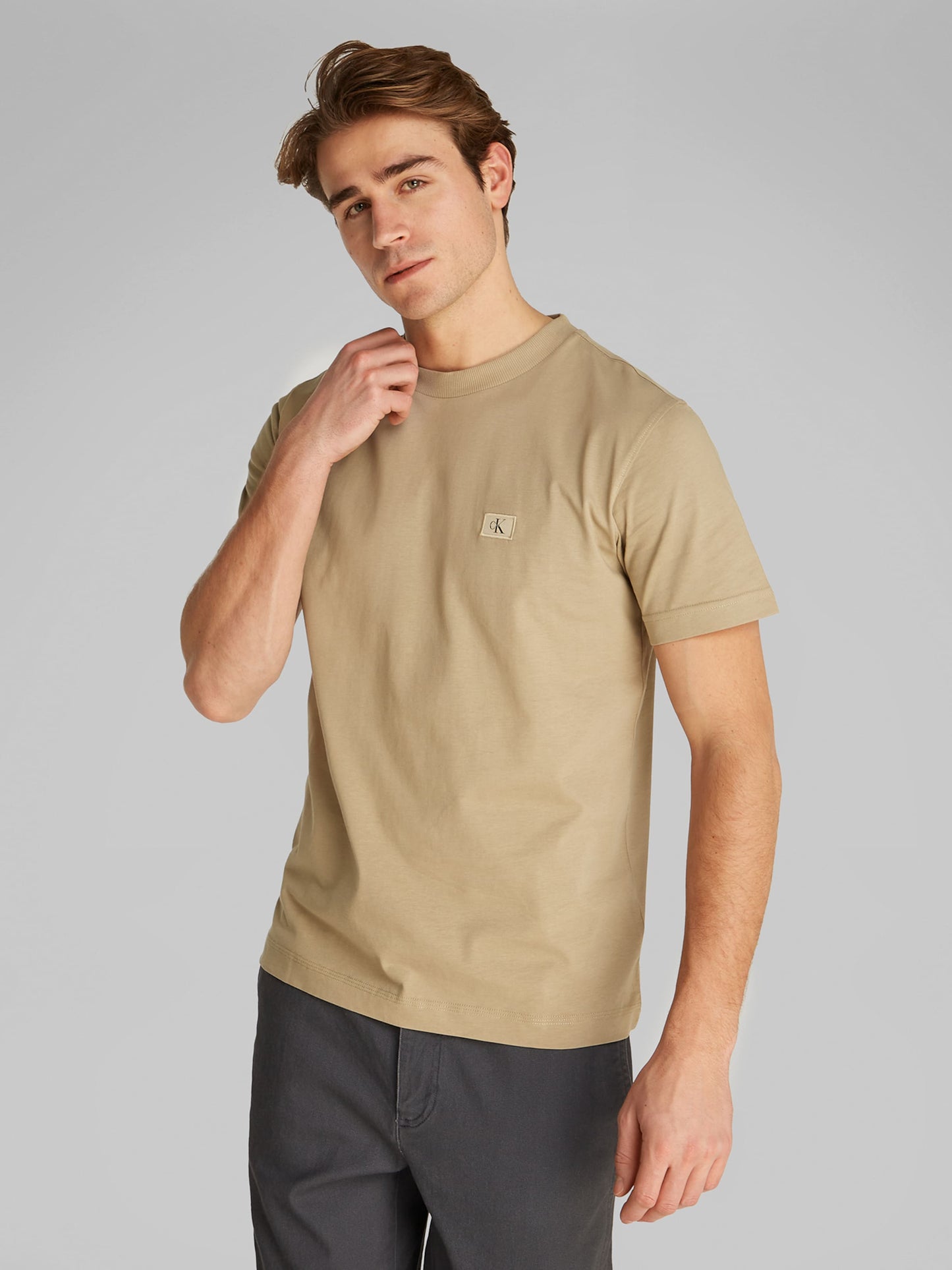 T-shirt Castanha Calvin Klein SS25