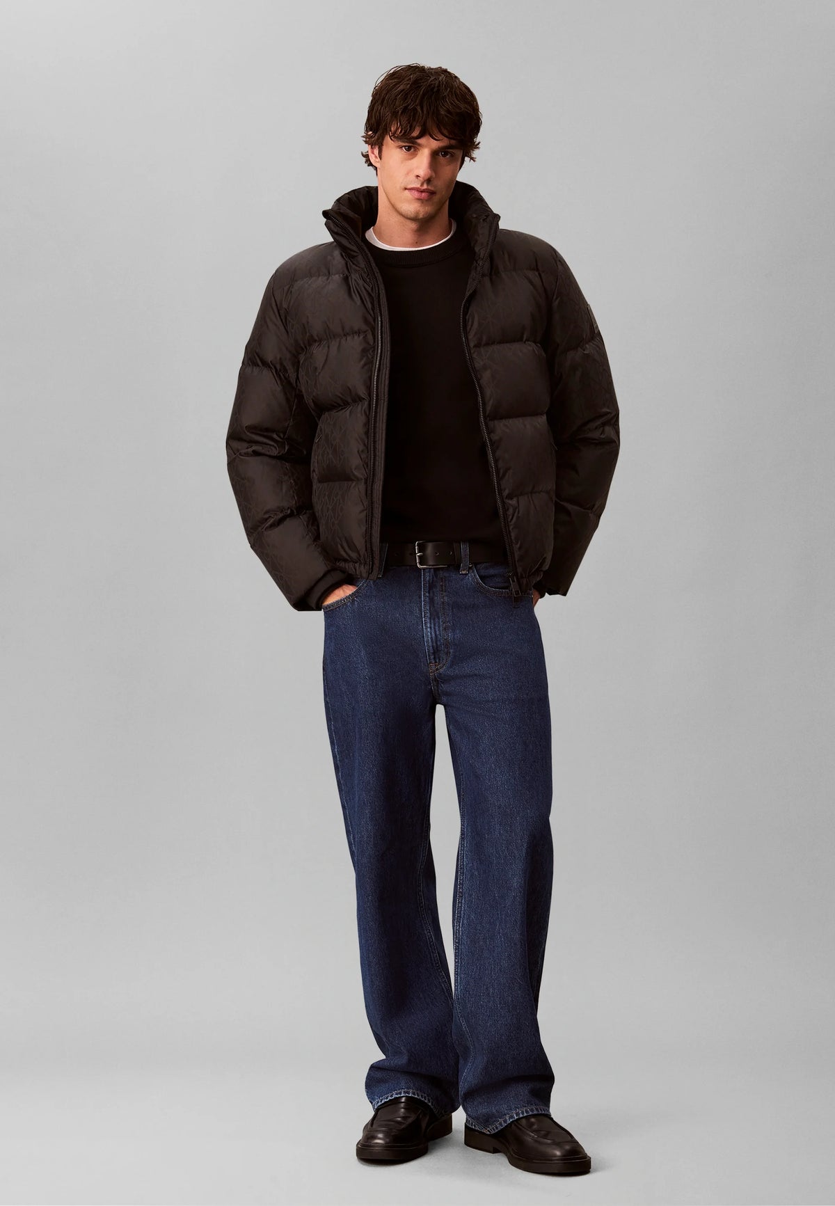 Casaco de Penas Calvin Klein com Logo Monograma Preto Calvin Klein