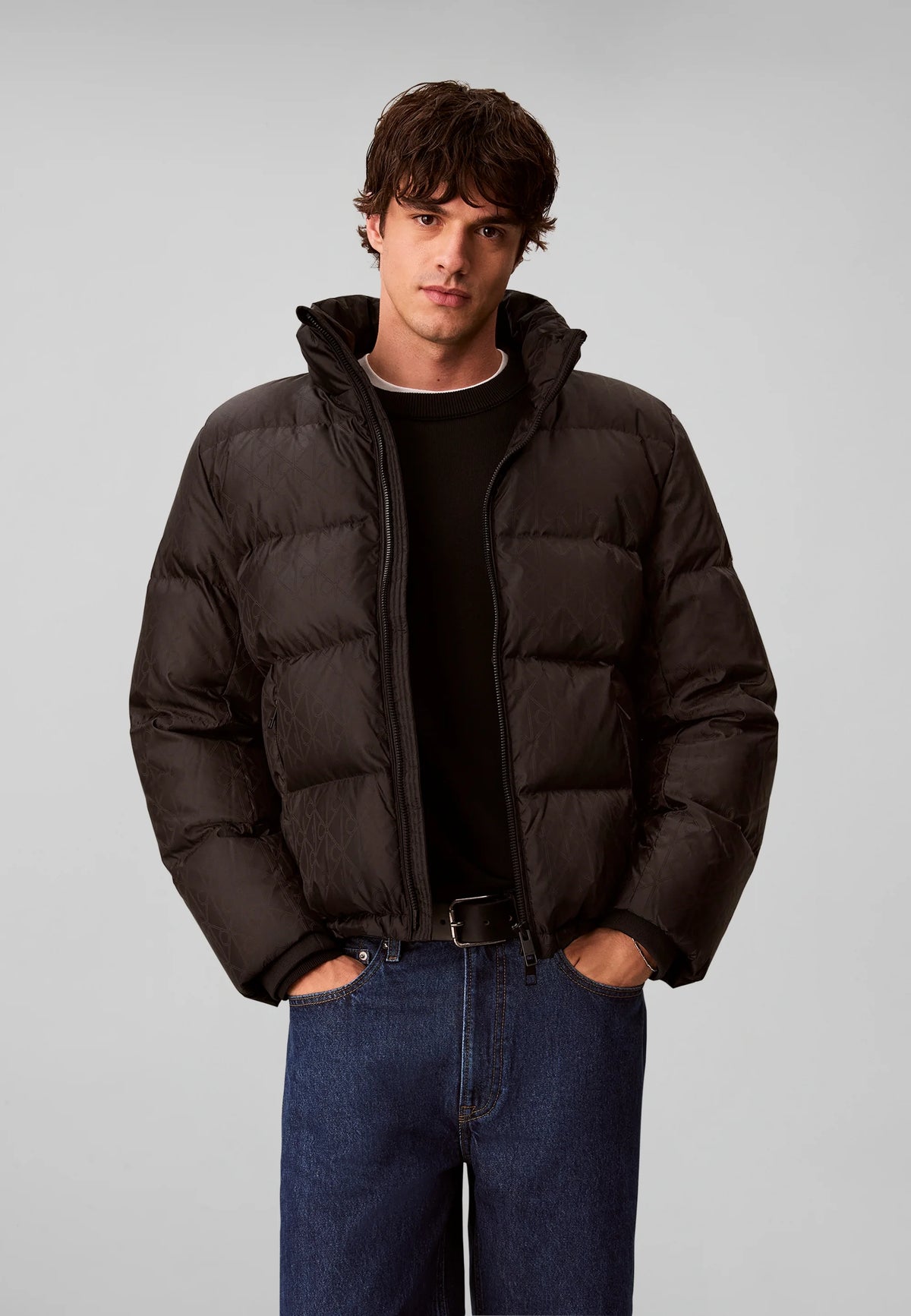 Casaco de Penas Calvin Klein com Logo Monograma Preto Calvin Klein