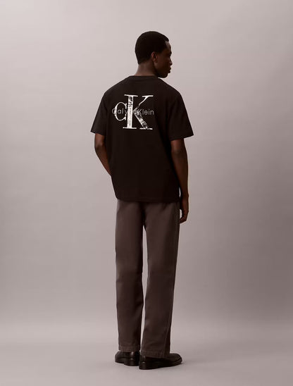 T-shirt Estampada e com Logo Calvin Klein Preta Calvin Klein