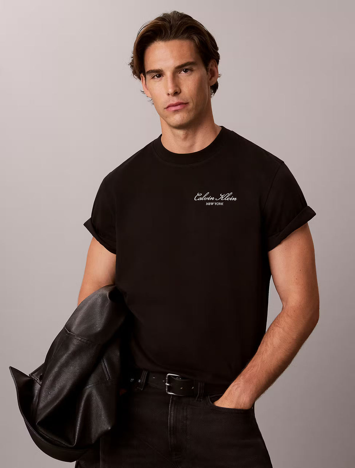 T-shirt com Logo Bordado Calvin Klein Relaxed Fit Preta Calvin Klein