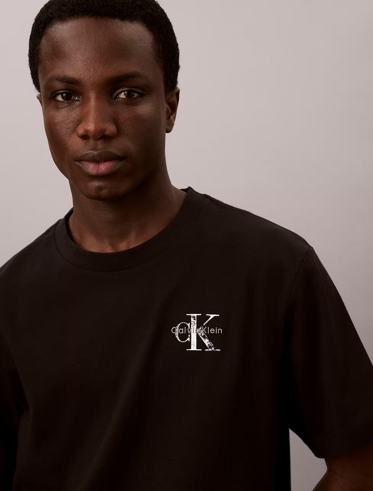 T-shirt Estampada e com Logo Calvin Klein Preta Calvin Klein