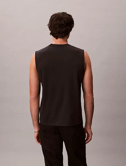 T-Shirt Preta Caveada Calvin Klein