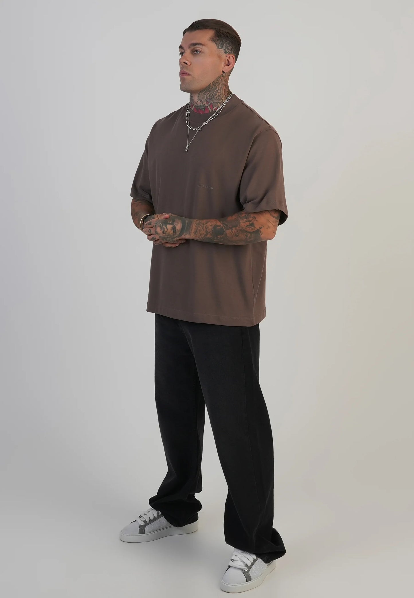 T-shirt castanha SikSilk FW25