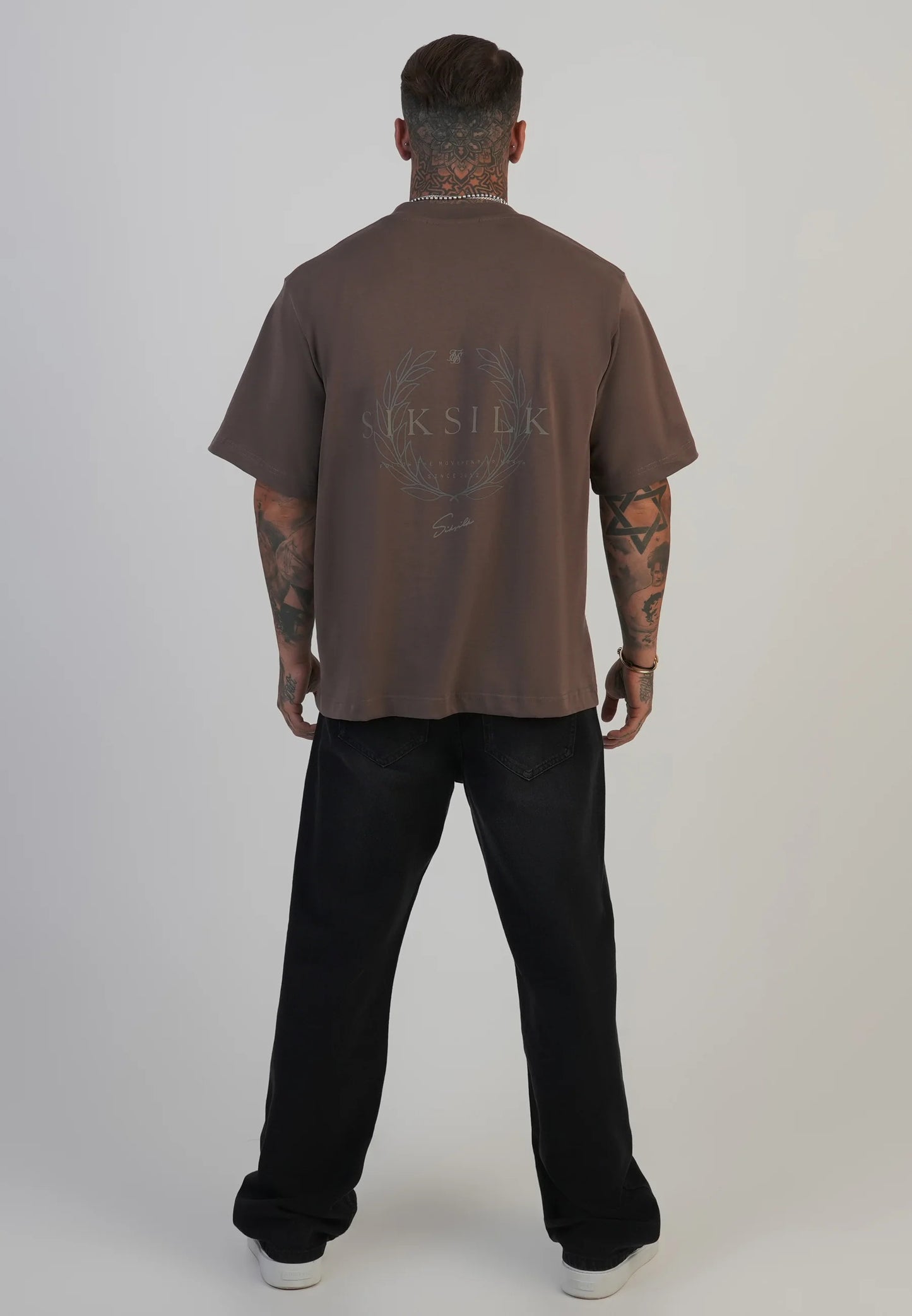 T-shirt castanha SikSilk FW25